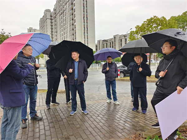 12月11日，洪董陪同詹凱縣長一行調(diào)研張家山安置區(qū)地塊.jpg