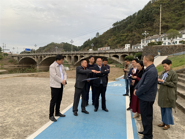 10月25日，縣委書記汪凱調(diào)研豐樂河濱江公園項(xiàng)目.jpg