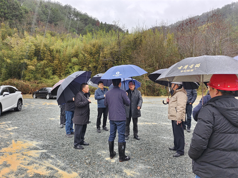 2月21日，汪凱書記一行調(diào)研防洪項(xiàng)目開工儀式現(xiàn)場，洪董、張總陪同調(diào)研.jpg